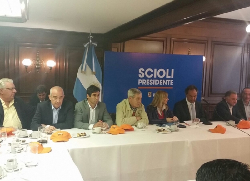 El intendente de Punta Indio participó de una reunión con Scioli y referentes del FpV