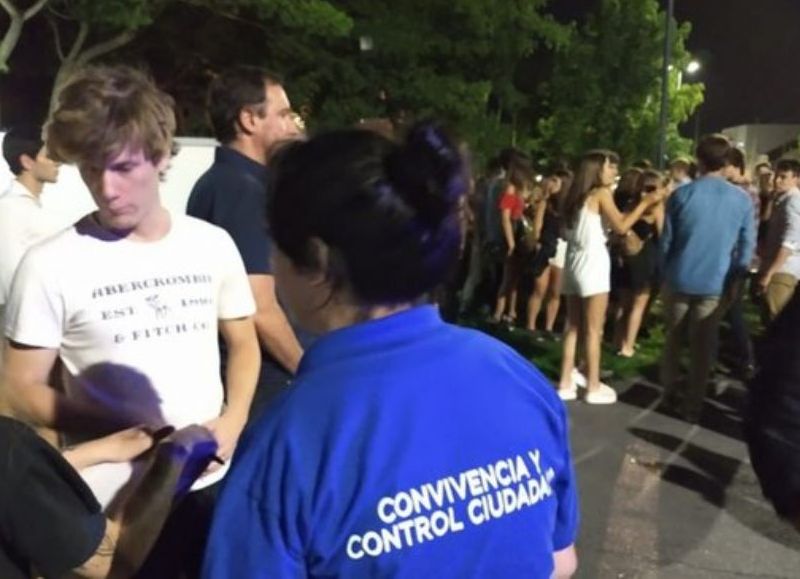 La Municipalidad sale a la calle: le piden a los vecinos denunciar las fiestas clandestinas