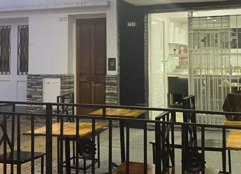 VIDEO | Inseguridad sin límites: saquearon una heladería en tres minutos y escaparon en bici