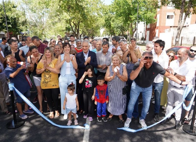 Alak inauguró el segundo tramo de la nueva avenida 60 en Los Hornos y celebró el ordenamiento del tránsito