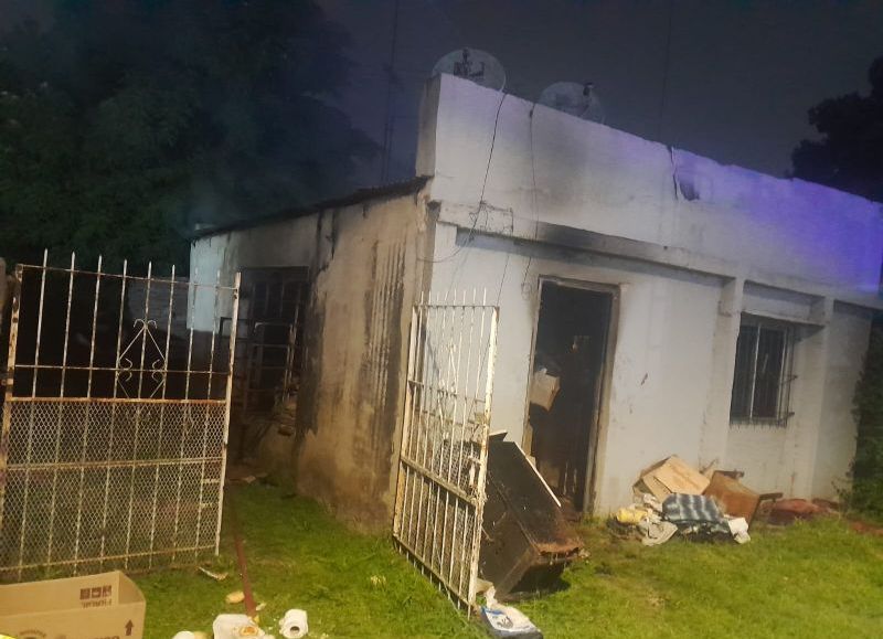 Los Hornos: investigan la muerte de un hombre tras un incendio en una vivienda