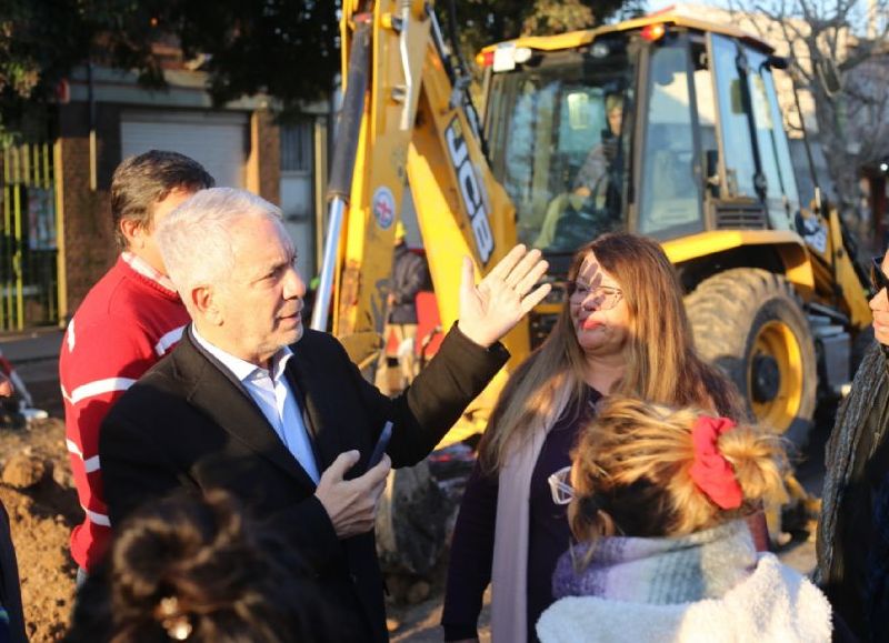 Con asfalto, iluminación e hidráulica, Alak inició obras estructurales en Olmos