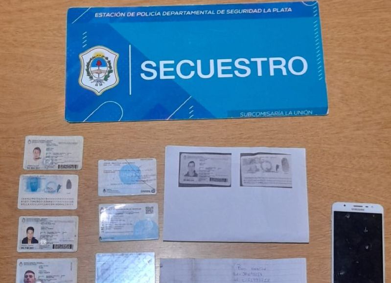 San Carlos: detuvieron a un sujeto que vendía DNI argentino y licencias de conducir truchos