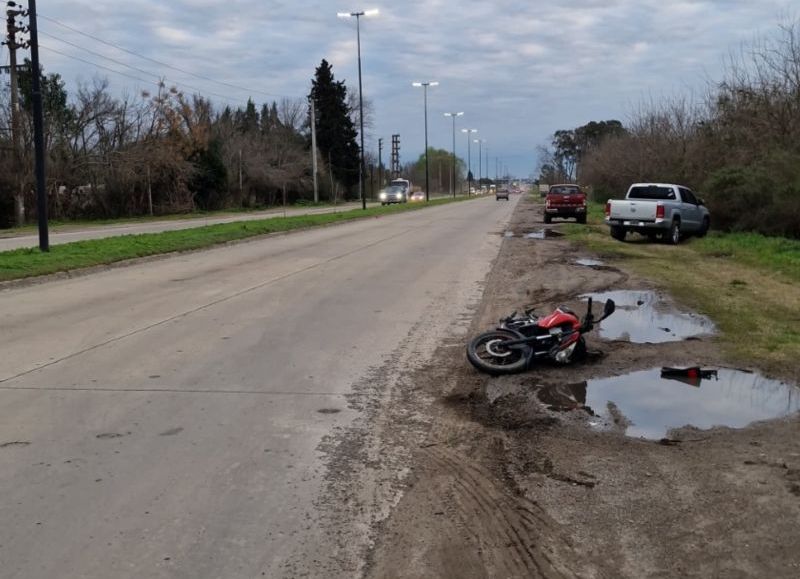Etcheverry: chocó una camioneta contra una moto y un joven terminó en el hospital