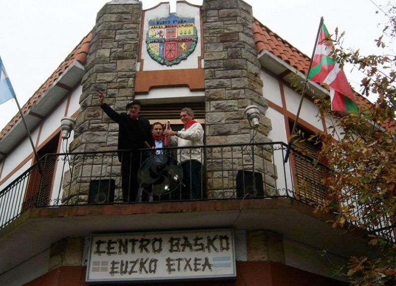 La Comunidad Vasca se reunió para homenajear su cultura