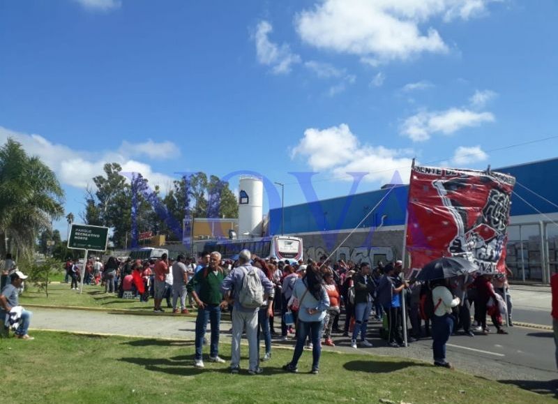 Organizaciones sociales acampan en Camino General Belgrano para denunciar el aumento de la pobreza