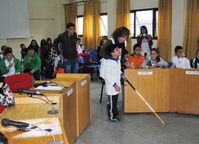 El encuentro de concejales juveniles e infantiles emocionó con las propuestas de un chico no vidente
