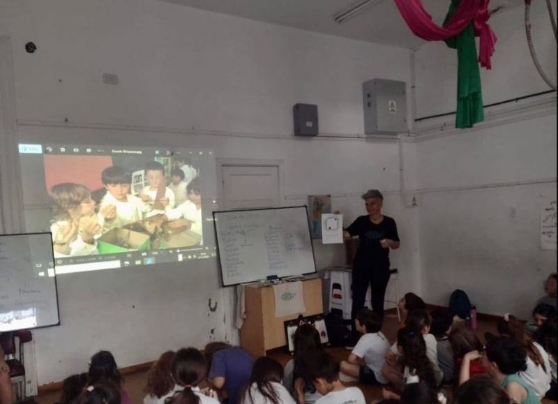 Se brindó una charla educativa para niños sobre el cuidado ambiental de los árboles urbanos