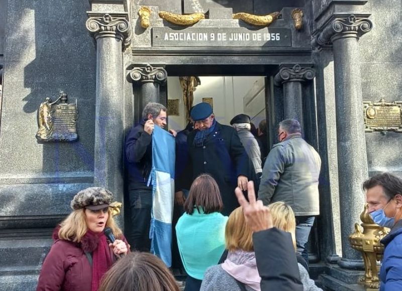 Homenaje: despedida de todo el peronismo a Beba Peneau y aplausos recordando a los fusilados de 1956