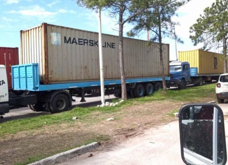 Ensenada: congestión de camiones en la Avenida Cestino por problemas en Zona Franca