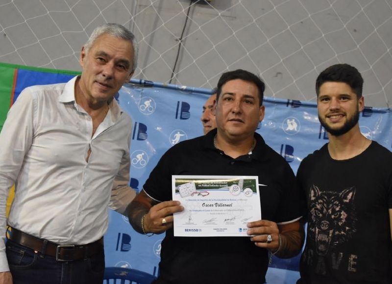 Cagliardi encabezó la entrega de diplomas del curso de Entrenador Infanto-Juvenil