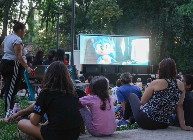 Ciencia ficción y cine infantil al aire libre esta semana en Arturo Seguí, Ringuelet y Meridiano V