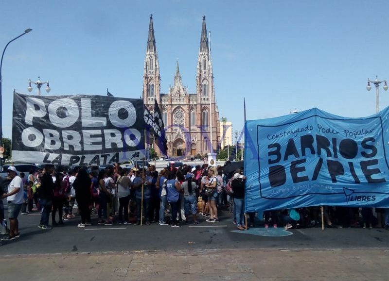 Movimientos sociales marcharon hacia el Municipio: le exigen a Garro presencia del Estado