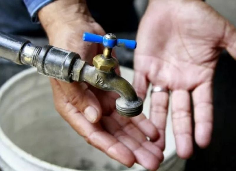 Varios barrios del oeste platense con problemas con el agua