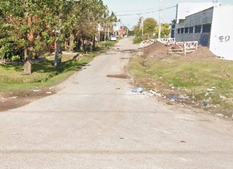 Quejas de vecinos de Ruta 11 por pérdidas de agua y falta de garitas