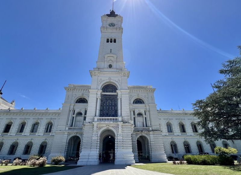 Los empleados municipales cobraron por adelantado el sueldo de enero