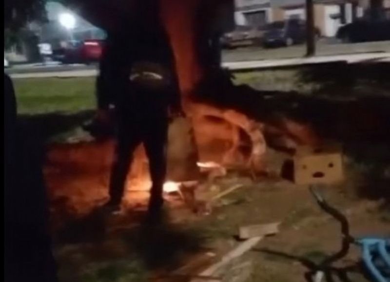 Desalojaron a cuatro personas que vivían en La Plaza La Señal de 3 y 72