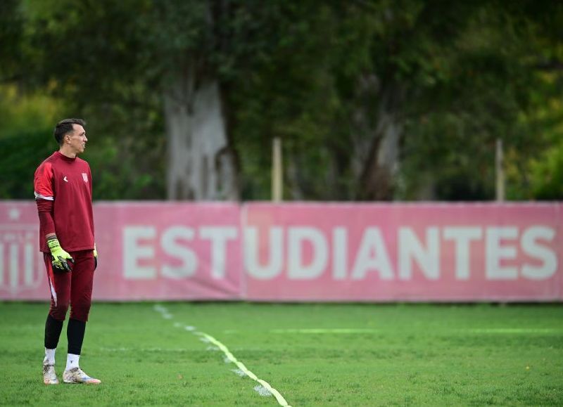 Estudiantes mete mano en defensa y define una duda clave para visitar a Instituto