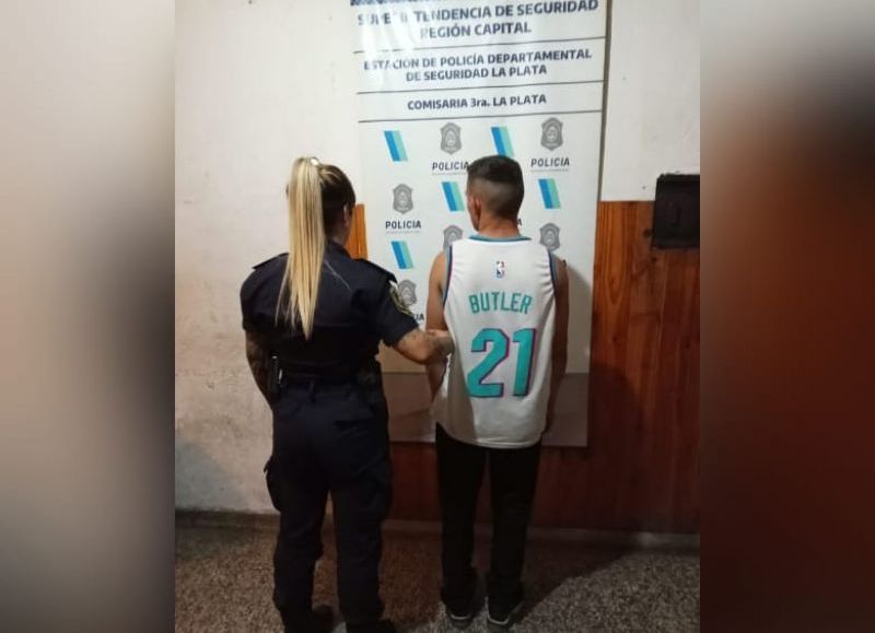 Los Hornos: tras un operativo cerrojo, detienen a un joven que intentaba robar en dos casas
