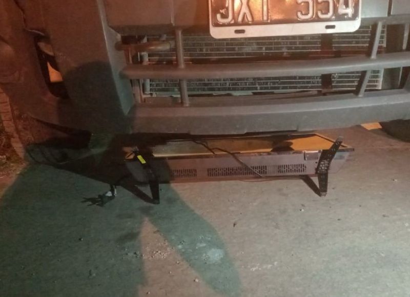 Ensenada: dos menores terminaron demorados por intentar robarse un televisor