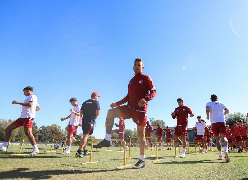 Medina recupera piezas y evalúa cambios para visitar a San Lorenzo