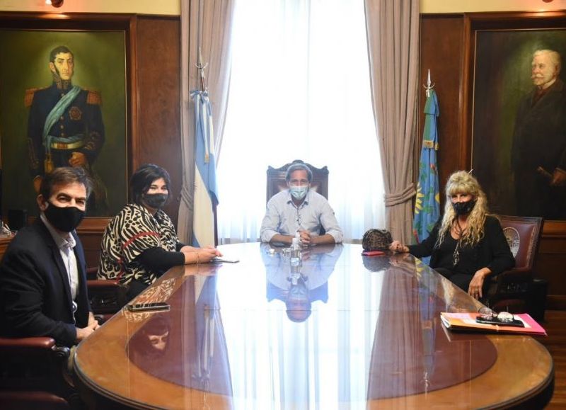 Un encuentro poco amistoso sobre la continuidad de las clases