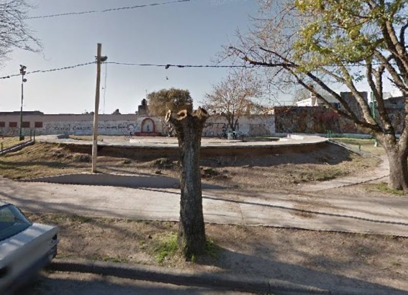 Piden mantenimiento de un espacio público de Los Hornos