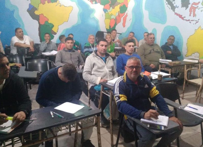 Internos de la Unidad Nº 9 reflexionan en clase sobre el valor de la democracia y las elecciones