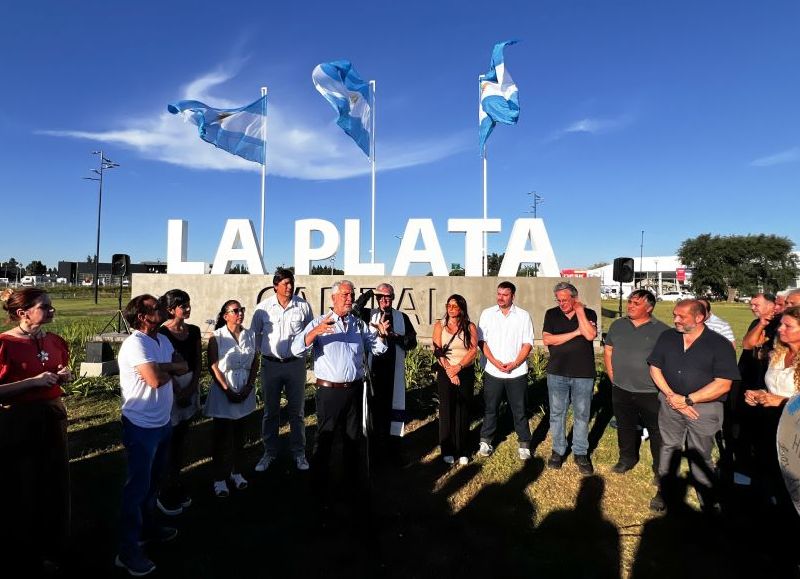 Alak inauguró el último tramo de la nueva avenida 44
