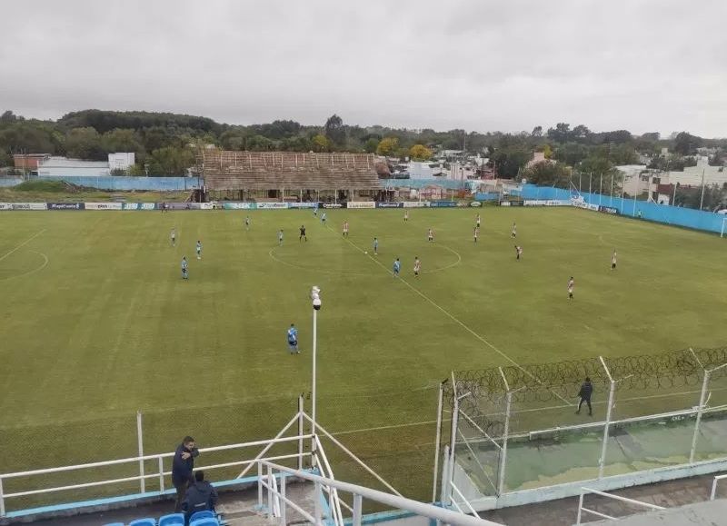 Emanuel Castañeda ilumina a Fénix en su triunfo ante Villa San Carlos