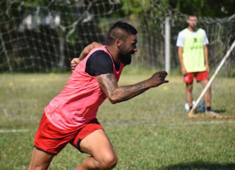 Cambaceres recupera jugadores y suma variantes para el próximo partido