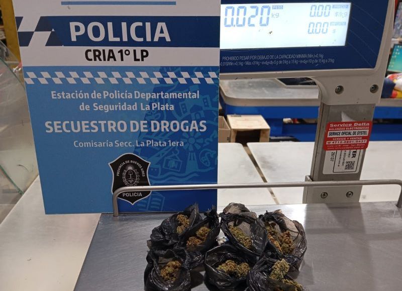 Detienen a un joven de 21 años con marihuana fraccionada lista para su venta