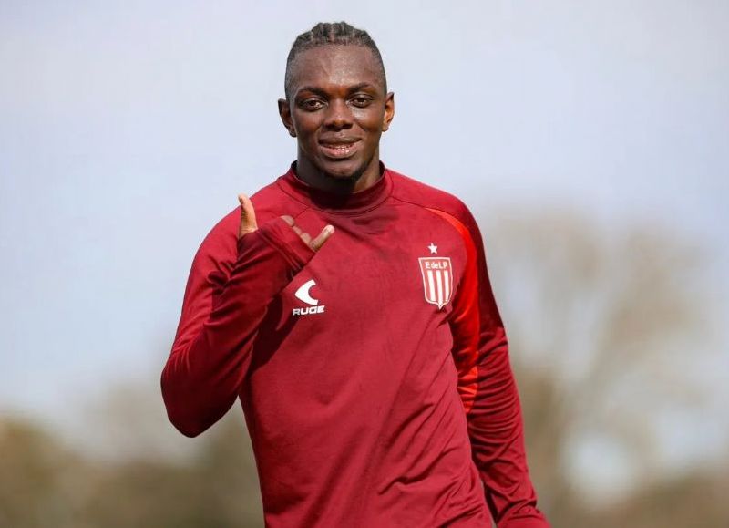 Edwuin Cetré negocia extender su vínculo con Estudiantes tras un mercado sin transferencias