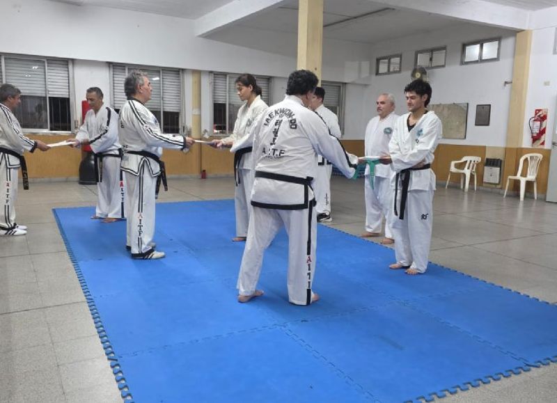 Un alumno de Villa San Carlos recibió su certificación de Primer Dan en La Plata