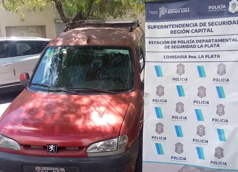 Detienen a un depravado que realizaba exhibiciones obscenas cerca de la Facultad de Periodismo