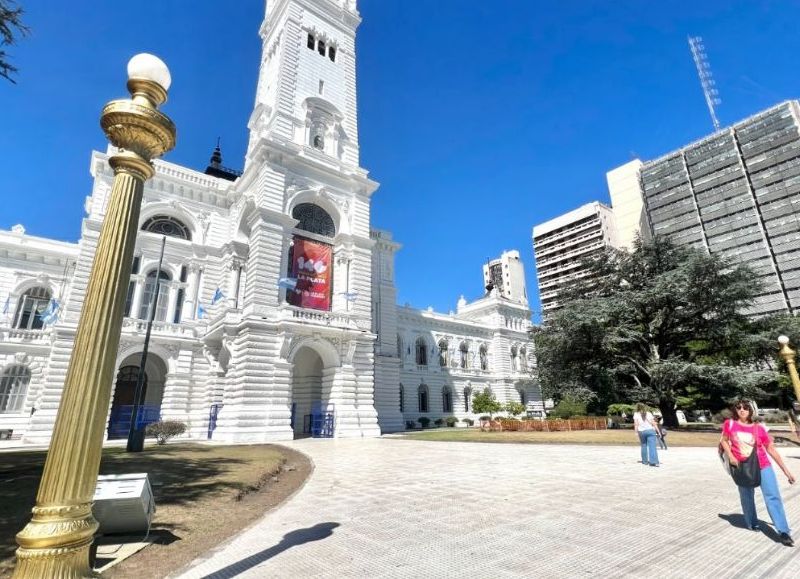 A Julio Alak se le juntó la tropa: sueldos de hambre y enfermeros sin cobrar