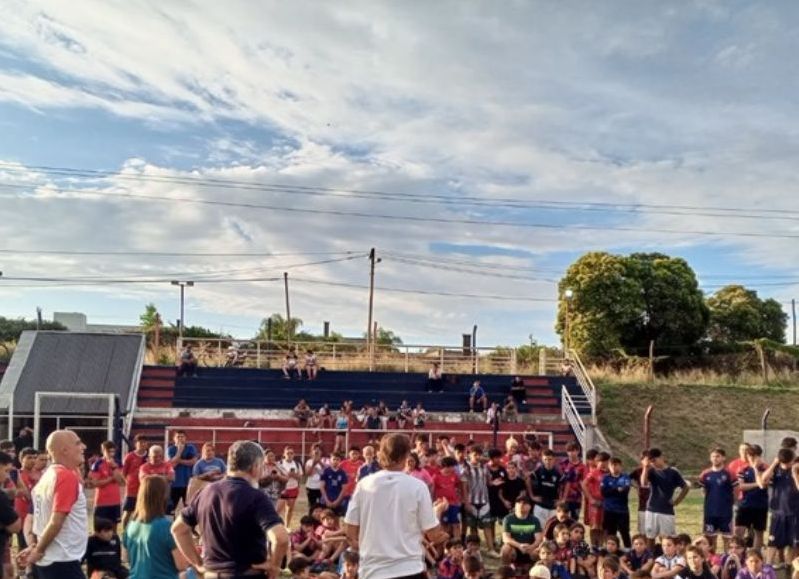 "El profe" Luis Martín estuvo en La Plata FC