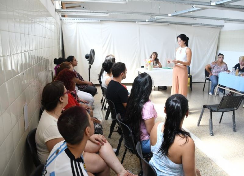 8M: en una cárcel de mujeres de Los Hornos conmemoraron con un simulacro de juicio por jurado