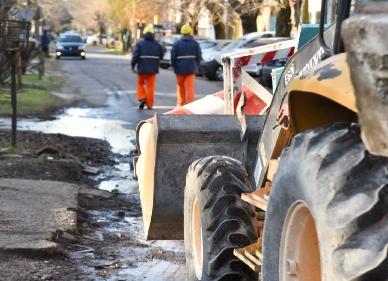 La Municipalidad inició nuevo asfalto y obra hidráulica en Gonnet