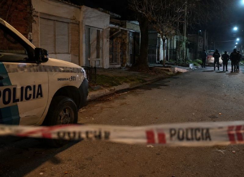 VIDEO | Tiene 17 años y fue detenido por amenazar y disparar un arma de fuego frente a la casa de su expareja
