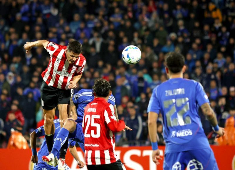 VIDEO | Estudiantes golea 3-0 a la U de Chile y lidera el Grupo A