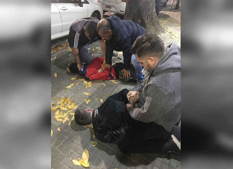 Gallina que no pone huevo va a para al puchero: robó junto a dos cómplices una pollajería y cayó por quedar filmado