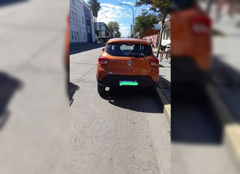 Una nena se bajó del micro y fue atropellada por un auto en Berisso: los detalles