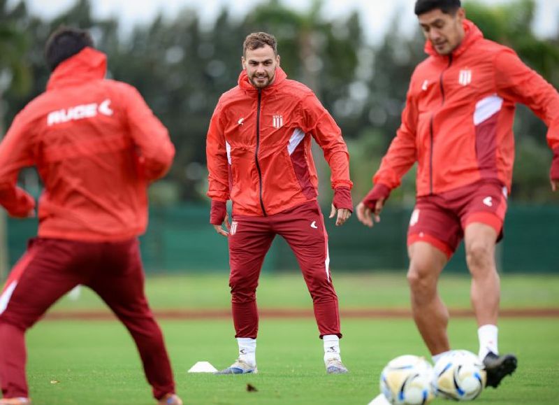 Medina arma el equipo ante Talleres y cuida piezas para la Libertadores