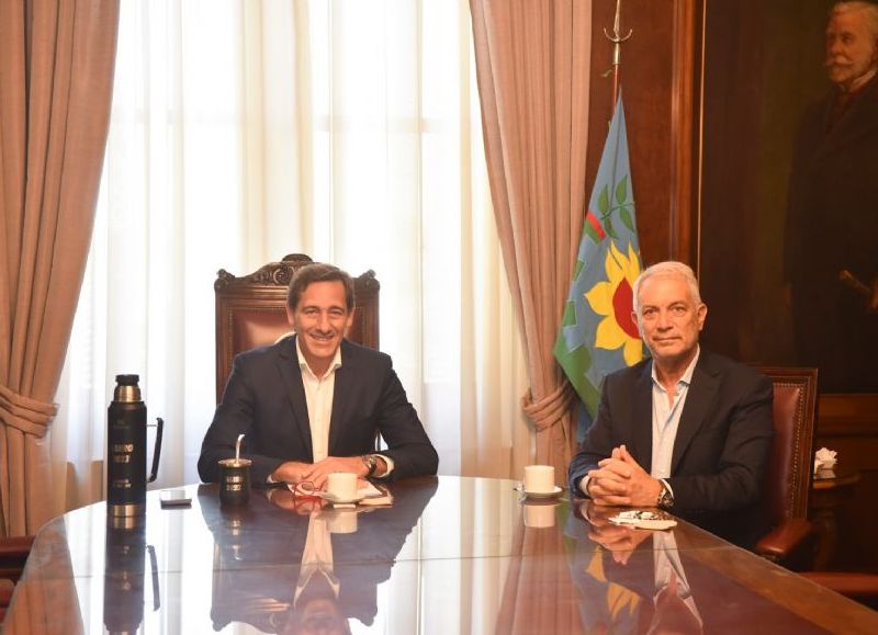 Tras la histórica elección, Garro se reunió con Alak para comenzar la transición de Gobierno