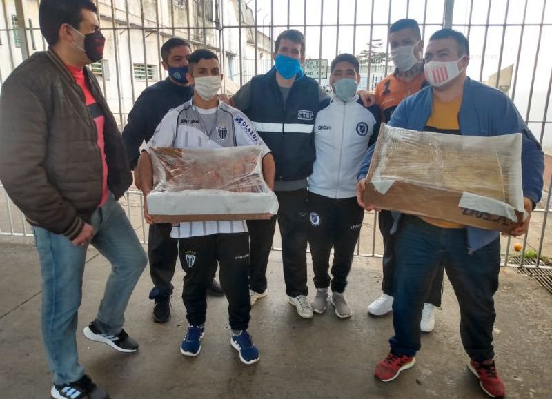 Desde dos cárceles platenses elaboraron panificados para ayudar a tres instituciones benéficas
