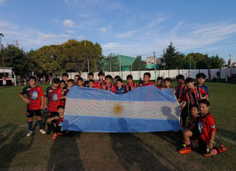 Camba jugó amistosos y homenajeó a los héroes de Malvinas