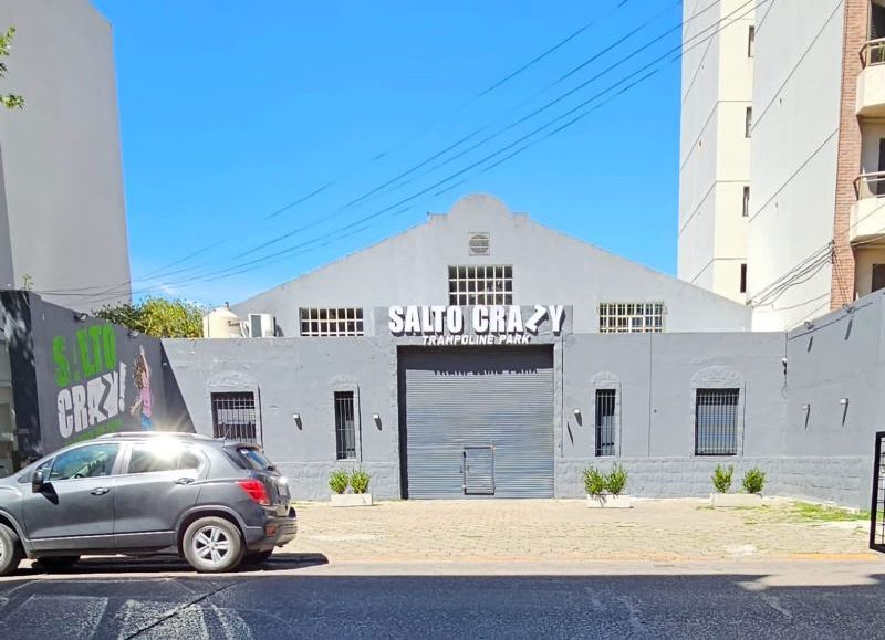 Vecinos denuncian que viven un infierno por la música a todo lo que da en casa de juegos