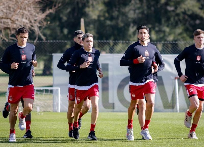 Estudiantes arrancó el mes de clásico a toda orquesta en City Bell