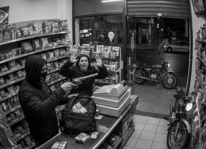 VIDEO | Así robó en un kiosco a metros de la estación de trenes, pero no llegó lejos